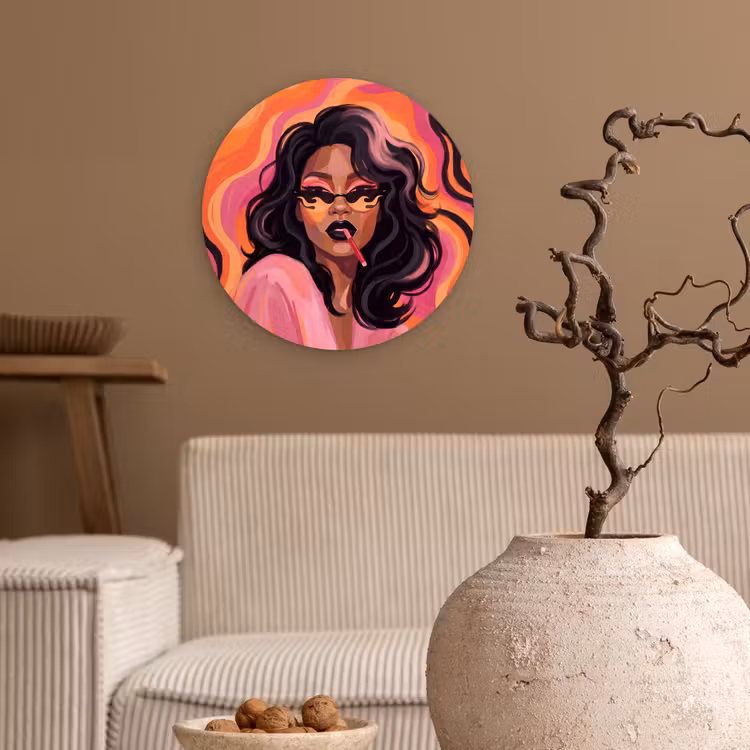 Vrouw - Zonnebril - Modern - Portret - Oranje Wandcirkel kunststof plaat 5mm dik klein -sfeer1