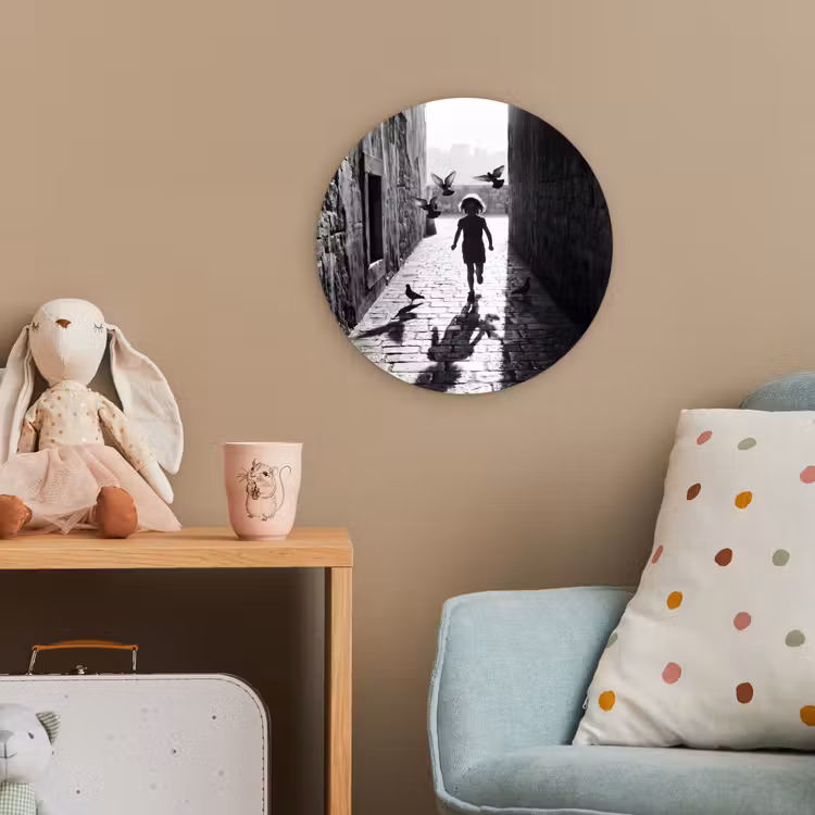 Kind - Vogel - Straat - Zwart-wit - Spelen Wandcirkel kunststof plaat 5mm dik klein -tsfeer1_kind