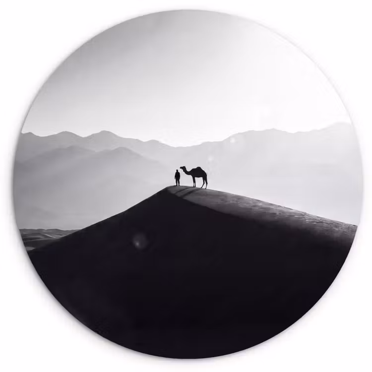 Mens - Kameel - Zandduin - Natuur - Monochroom Wandcirkel kunststof plaat 5mm dik klein -3d
