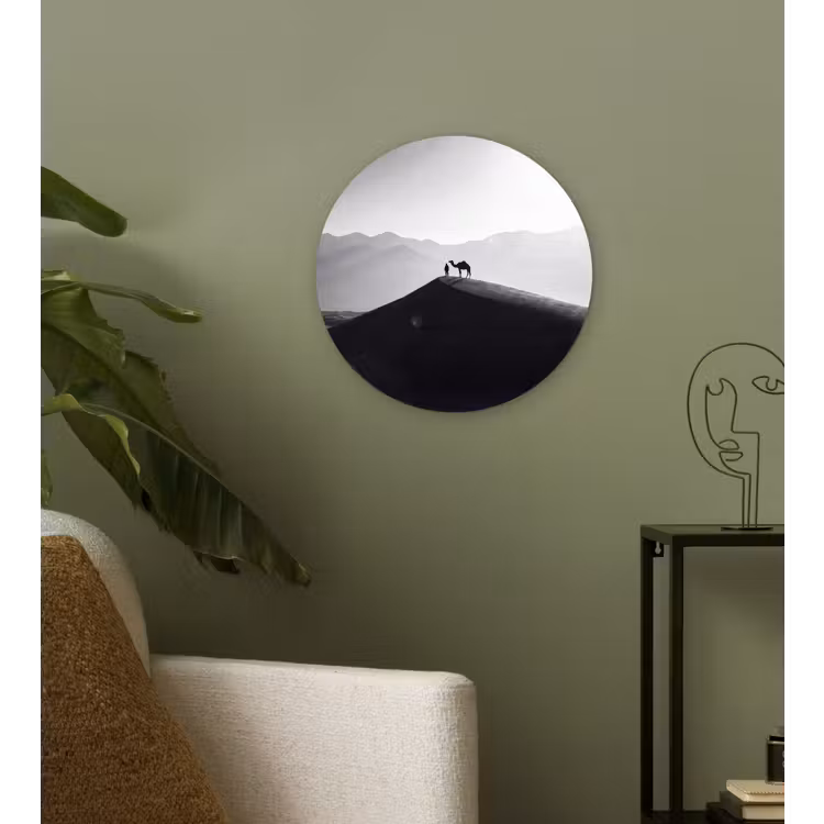 Mens - Kameel - Zandduin - Natuur - Monochroom Wandcirkel kunststof plaat 5mm dik klein -sfeer3