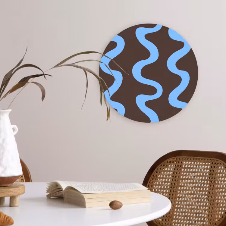 Kronkelende lijnen - Blauw - Bruin - Minimalistisch Wandcirkel kunststof plaat 5mm dik klein 188 -sfeer4