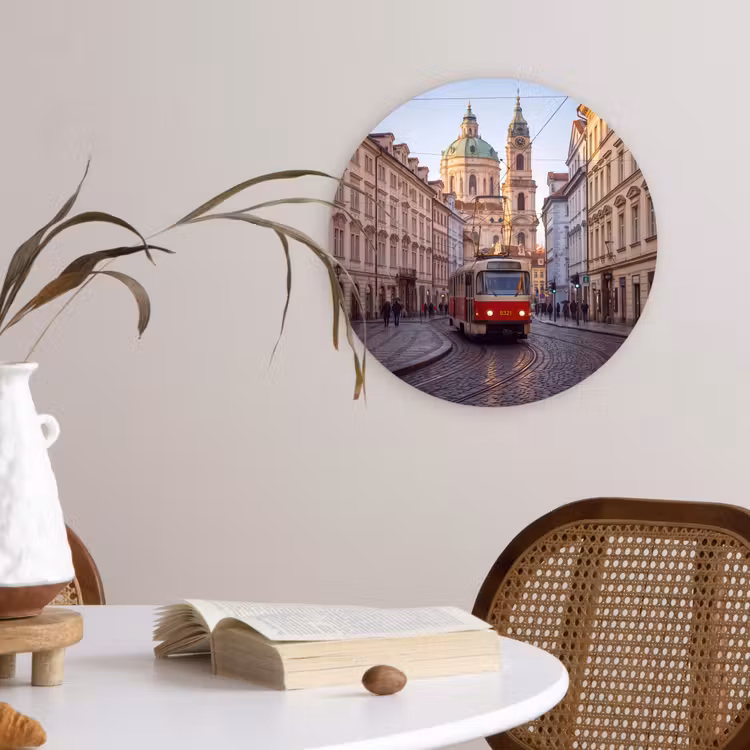 Tram - Straat - Stadsgezicht - Klassiek - Rood Wandcirkel kunststof plaat 5mm dik klein -sfeer4