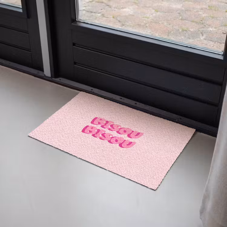Bisou - Roze - Dikke letters Deurmat klein -sfeer2
