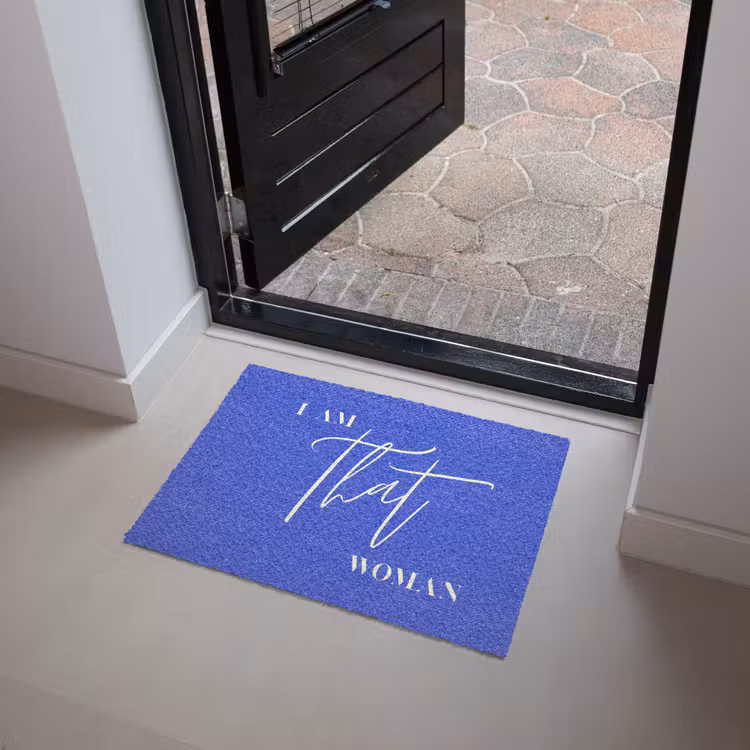 Blauw - I am that woman - Sierlijk - Minimalistisch Deurmat klein -sfeer5
