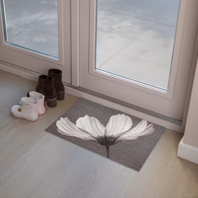 Bloem - Minimalistisch - Zwart - Wit Deurmat klein -sfeer3