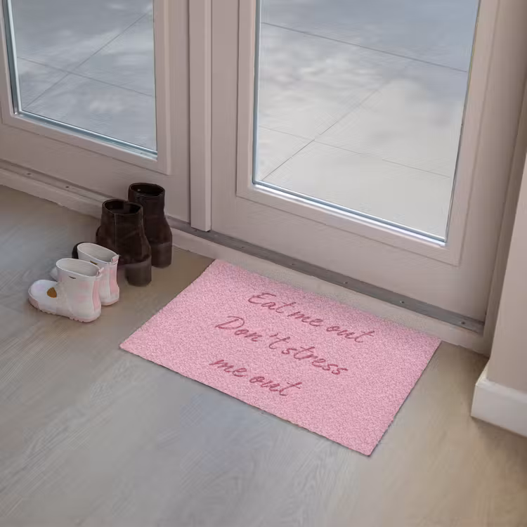Eat me out don't stress me out - Roze - Handgeschreven Deurmat klein -sfeer3
