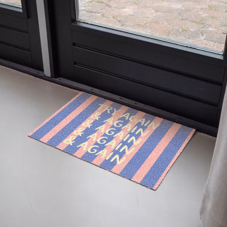 Try again - Strepen - Roze - Verticaal - Blauw Deurmat klein -sfeer2