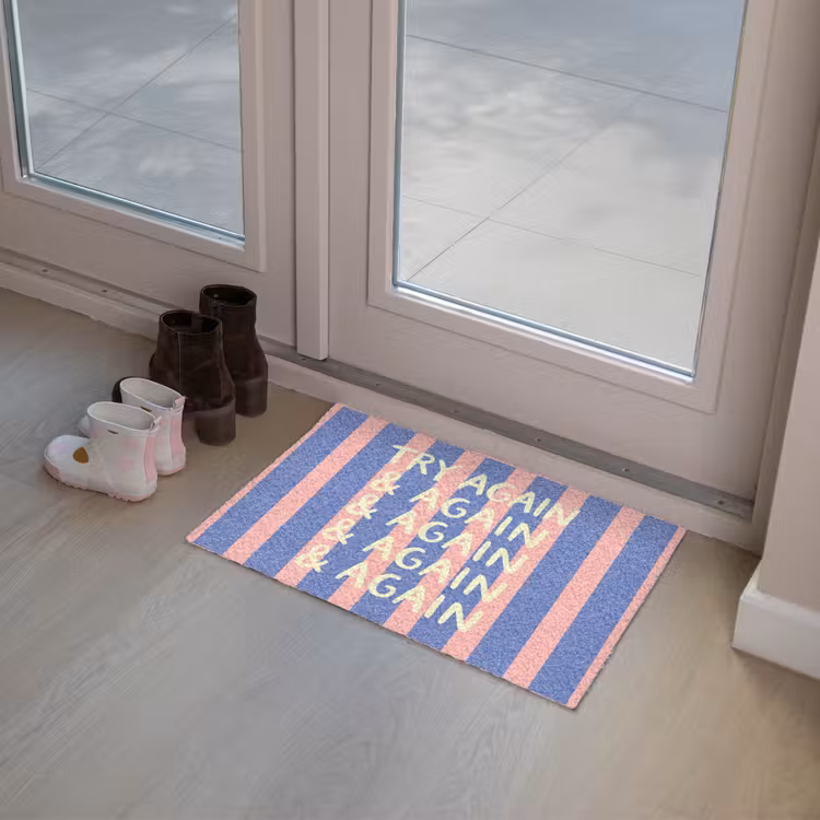 Try again - Strepen - Roze - Verticaal - Blauw Deurmat klein -sfeer3