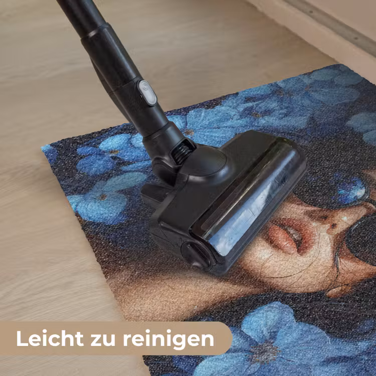 Vrouw - Blauw - Bloemen - Vlinders - Natuur Deurmat klein -reinigen_DE