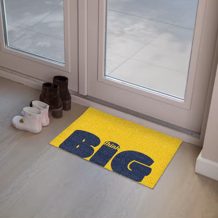Geel - Think big - Grafisch Deurmat klein -sfeer3