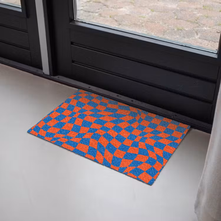 Golvende vakjes - Blauw - Rood - Abstract Deurmat klein -sfeer2