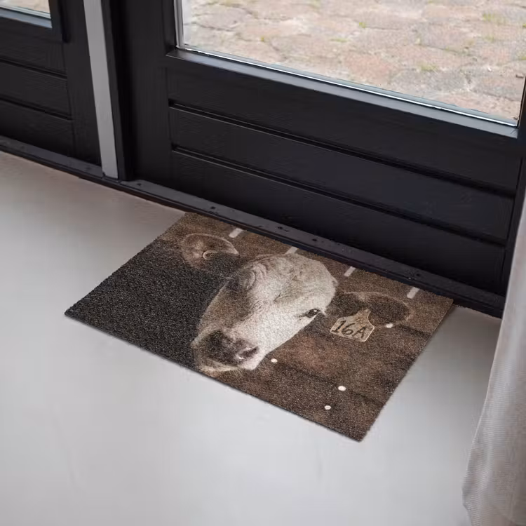 Kalf - Oormerk - Houten stal Deurmat klein -sfeer2