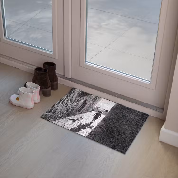 Kind - Vogel - Straat - Zwart-wit - Spelen Deurmat klein -sfeer3