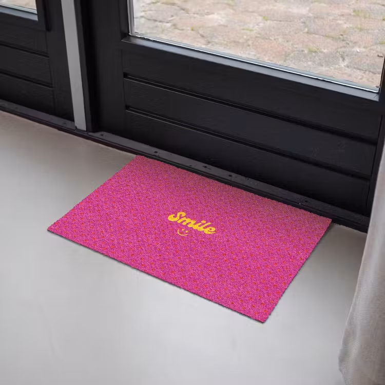 Smile - Stippen - Geel - Smiley - Roze Deurmat klein -sfeer2
