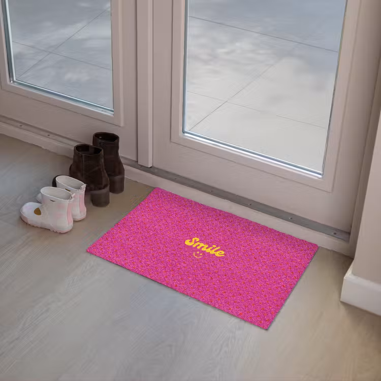 Smile - Stippen - Geel - Smiley - Roze Deurmat klein -sfeer3