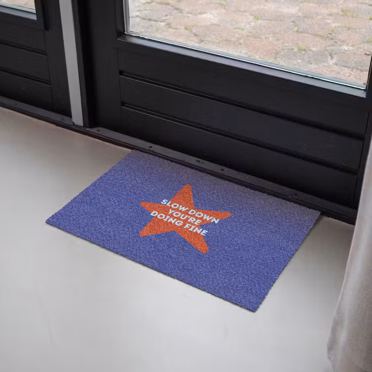 Slow down you're doing fine - Ster - Blauw Deurmat klein -sfeer2