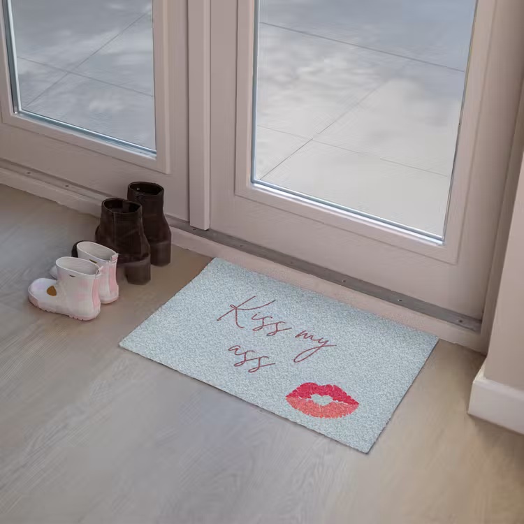 Kiss my ass - Lip - Blauw Deurmat klein -sfeer3
