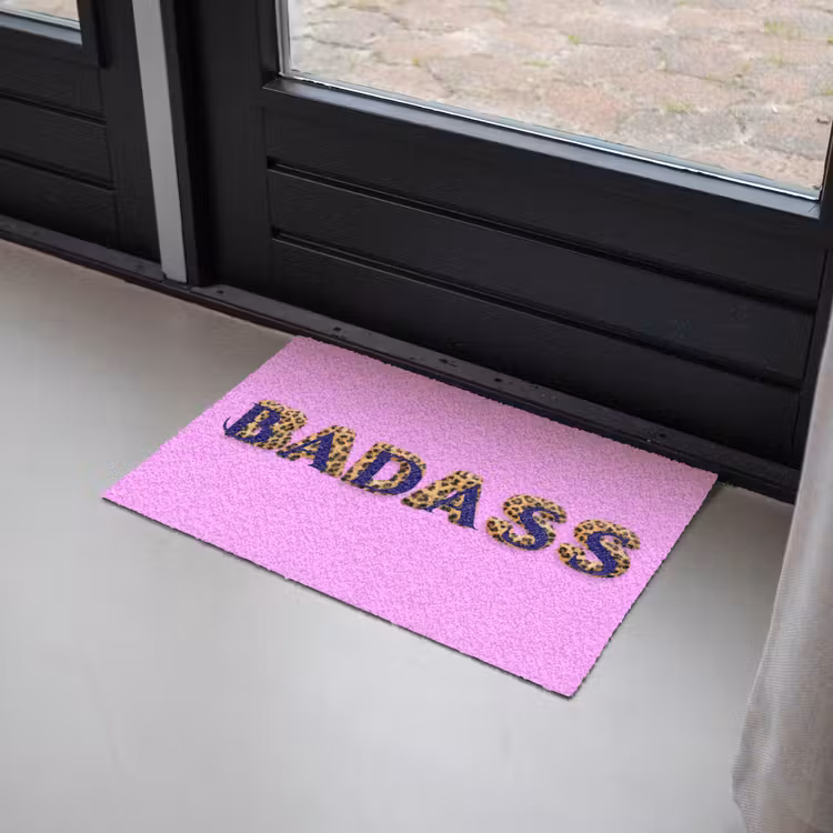 Felroze - Badass - Panterprint - Schaduw Deurmat klein -sfeer2