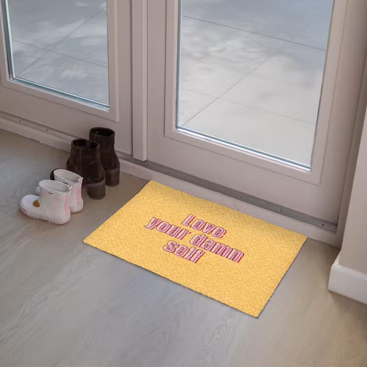 Love yourself - Roze - Geel Deurmat klein -sfeer3
