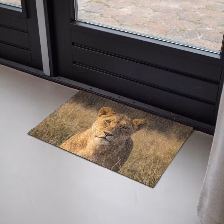 Leeuwin - Gras - Geel Deurmat klein -sfeer2