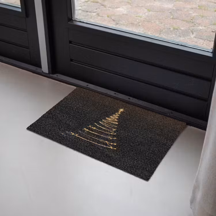 Magisch - Kerstboom - Lichtspiralen - Zwart Deurmat klein -sfeer2