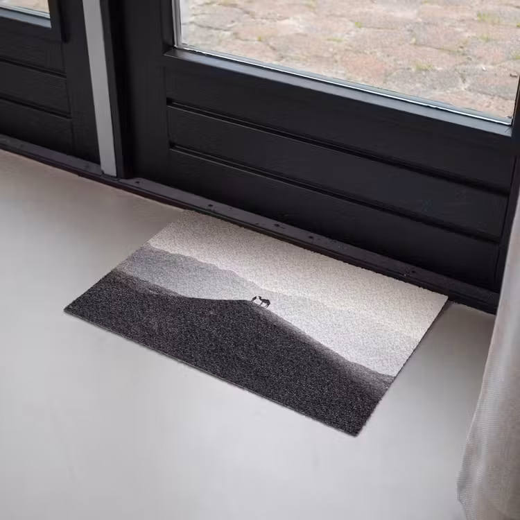 Mens - Kameel - Zandduin - Natuur - Monochroom Deurmat klein -sfeer2