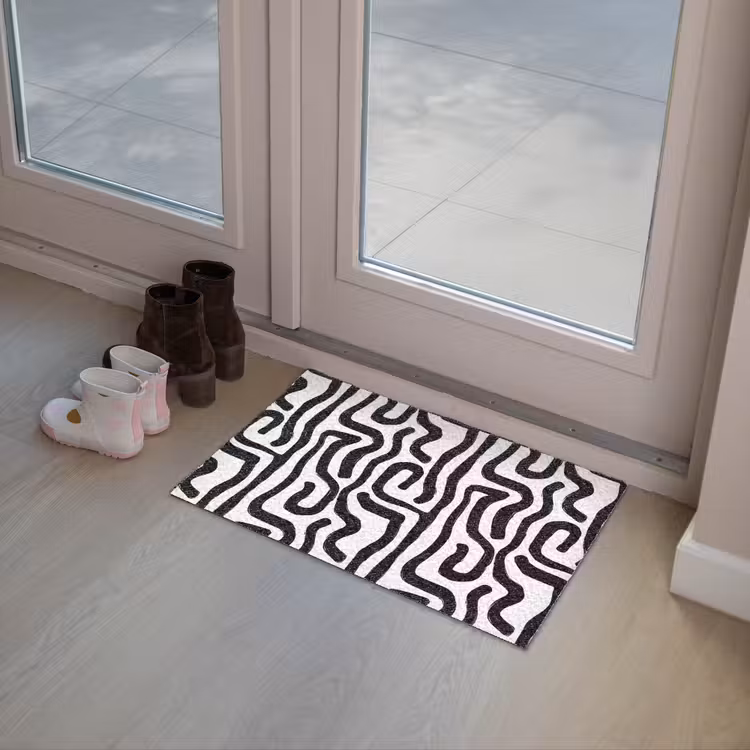Modern - Lijnen - Zwart Deurmat klein 898 -sfeer3