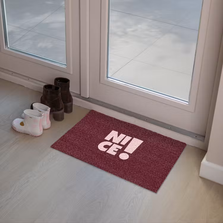 Nice - Uitroepteken - Rood Deurmat klein -sfeer3