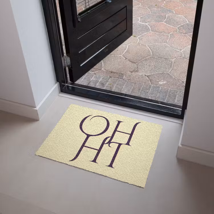 Oh hi - Geel - Monogram Deurmat klein -sfeer5