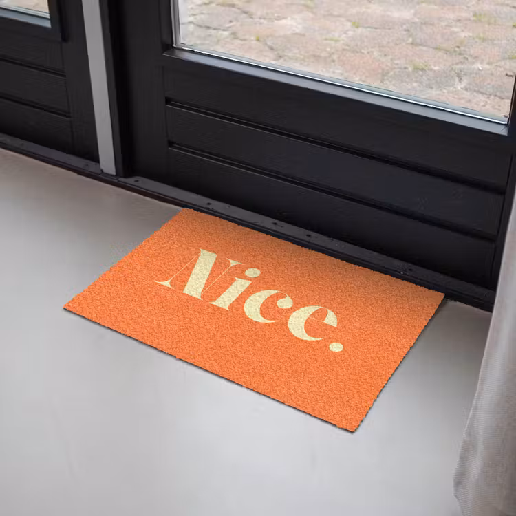 Oranje - Gebroken wit - Nice Deurmat klein -sfeer2
