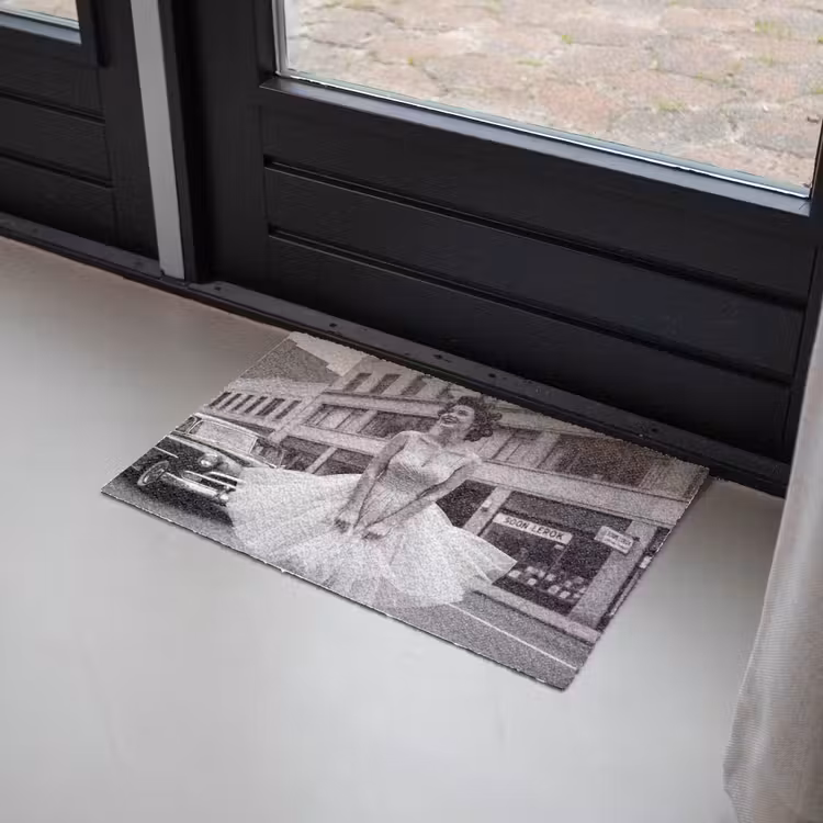 Retro - Vrouw - Zwart - Wit Deurmat klein -sfeer2