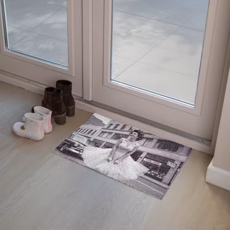 Retro - Vrouw - Zwart - Wit Deurmat klein -sfeer3