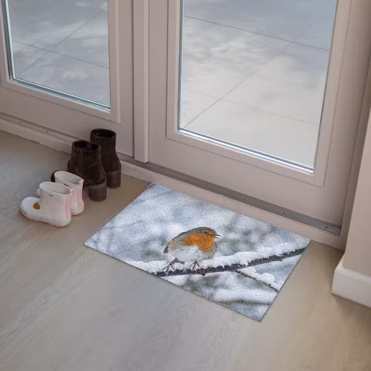 Roodborstje - Tak - Sneeuw - Winter - Levendig Deurmat klein -sfeer3
