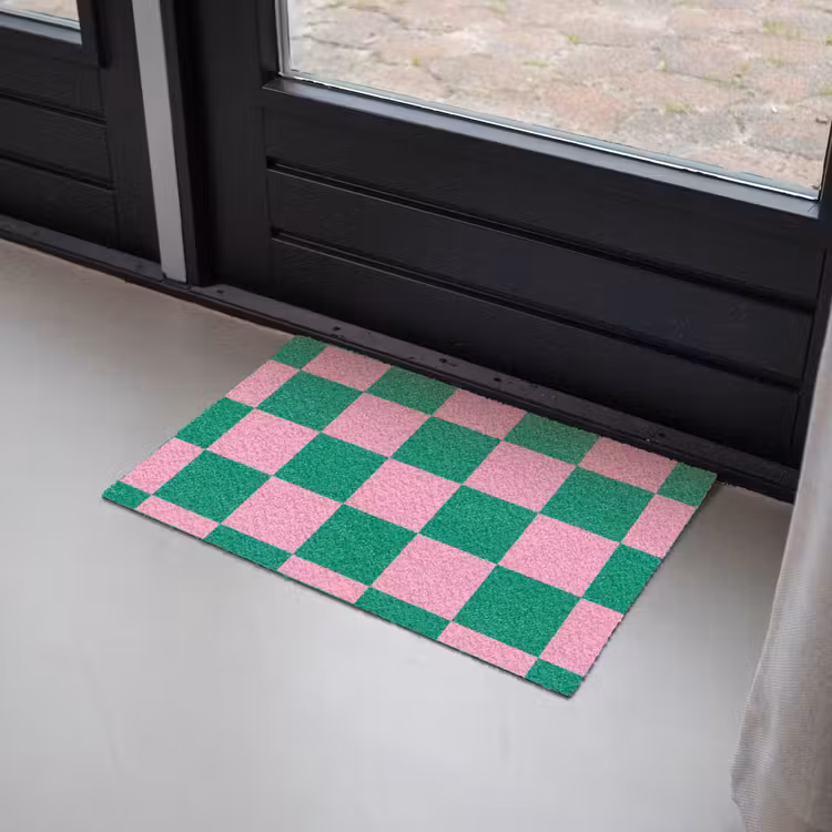 Schaakbord patroon - Groen - Roze - Blokjes Deurmat klein -sfeer2