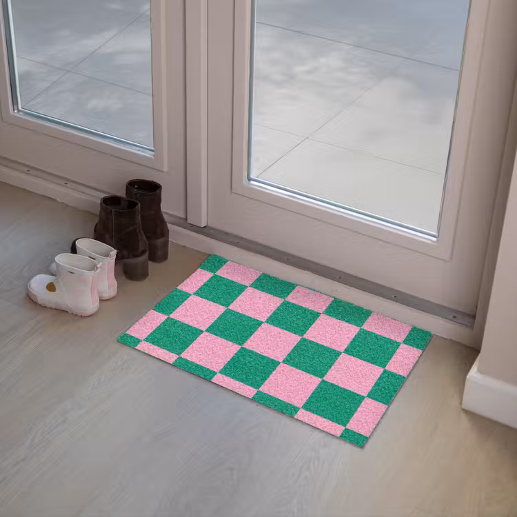 Schaakbord patroon - Groen - Roze - Blokjes Deurmat klein -sfeer3