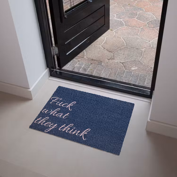 Fuck what they think - Blauw - Cursief Deurmat klein -sfeer5