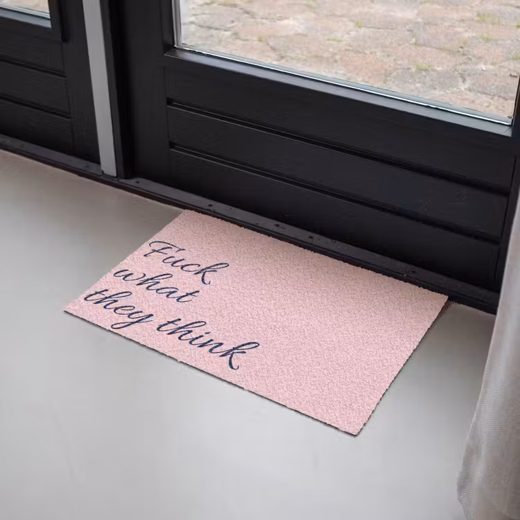 Fuck what they think - Roze - Minimalistisch Deurmat klein -sfeer2