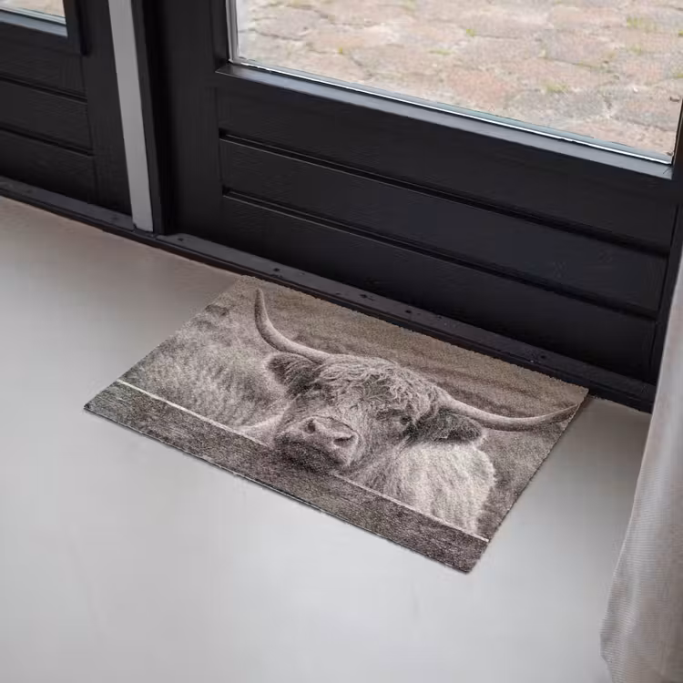 Schotse hooglander - Zwart - Wit - Hout Deurmat klein -sfeer2