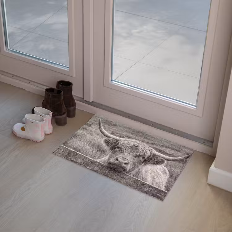 Schotse hooglander - Zwart - Wit - Hout Deurmat klein -sfeer3