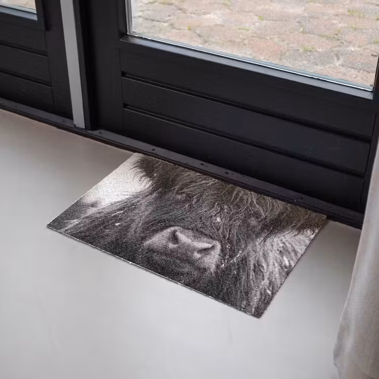 Schotse hooglander - Zwart - Wit - Sneeuwvlokken Deurmat klein -sfeer2