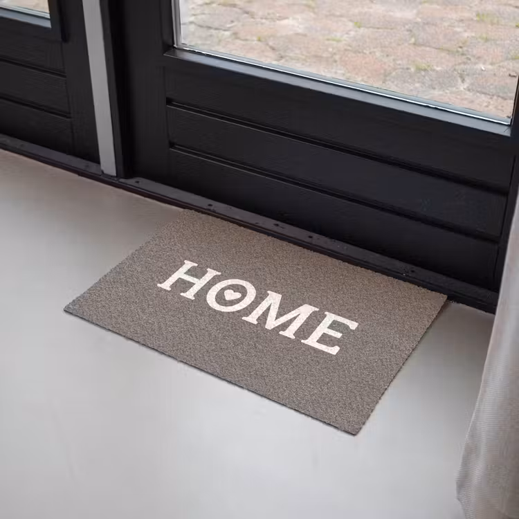 Home - Tekst - Taupe Deurmat klein -sfeer2