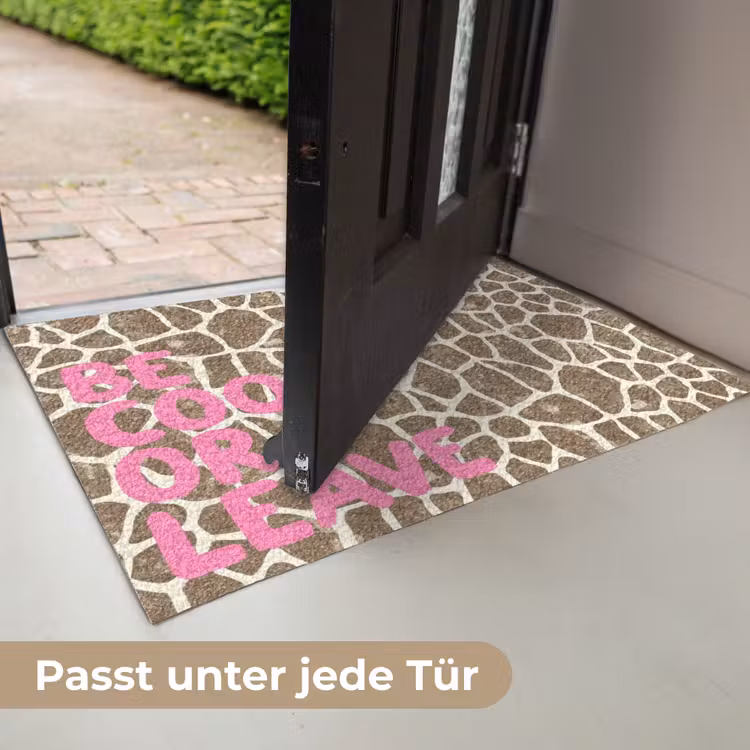 Tekst - Be cool or leave - Roze - Giraffenprint Deurmat klein -USP_DE