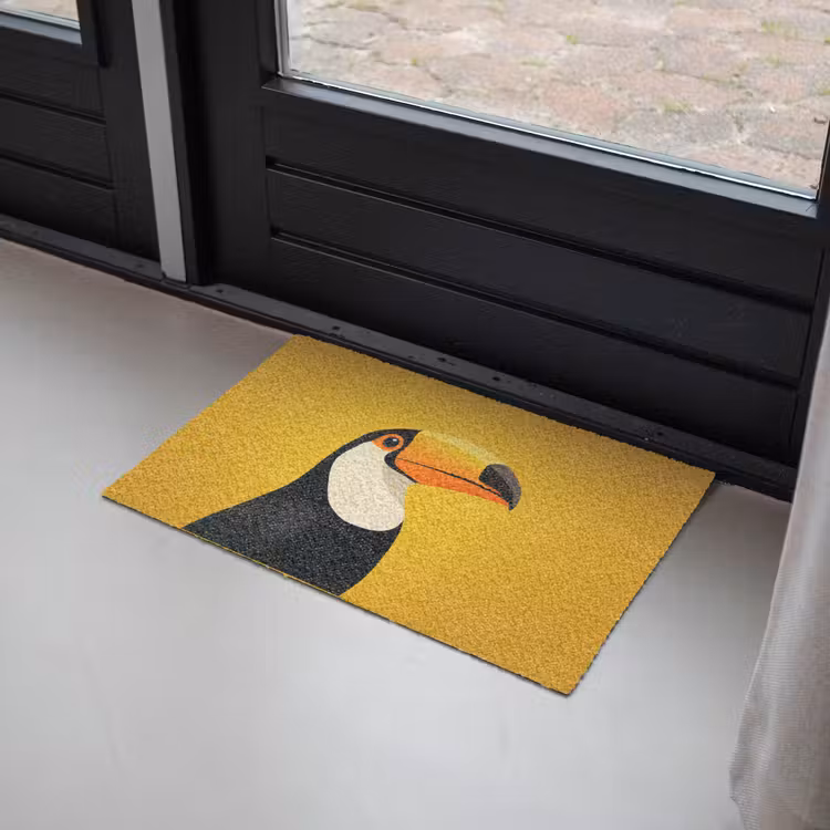Toekan - Minimalistisch - Snavel - Oranje Deurmat klein -sfeer2