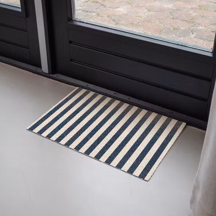 Verticale strepen - Blauw - Crème Deurmat klein 898 -sfeer2