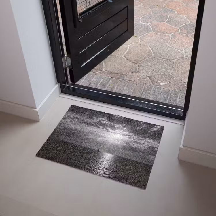 Water - Boot - Lucht - Natuur - Zwart-wit Deurmat klein -sfeer5
