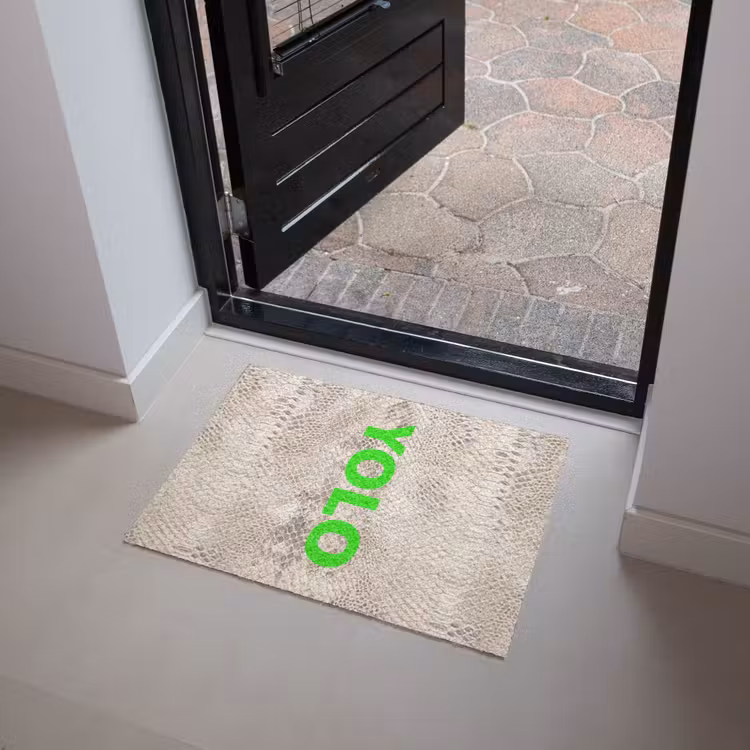 YOLO - Groen - Neon - Slangenprnt Deurmat klein -sfeer5