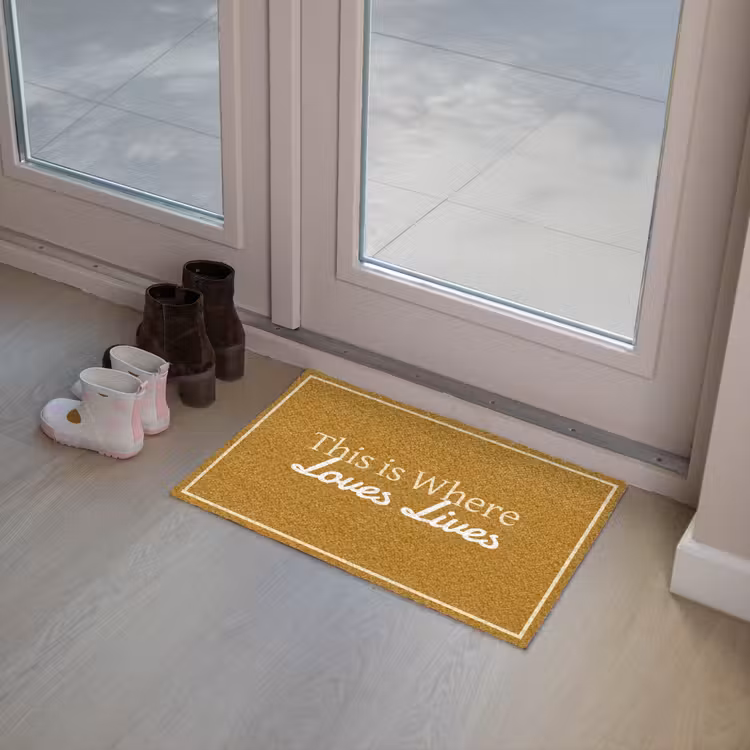Quote - Modern - Mosterdgeel Deurmat klein -sfeer3