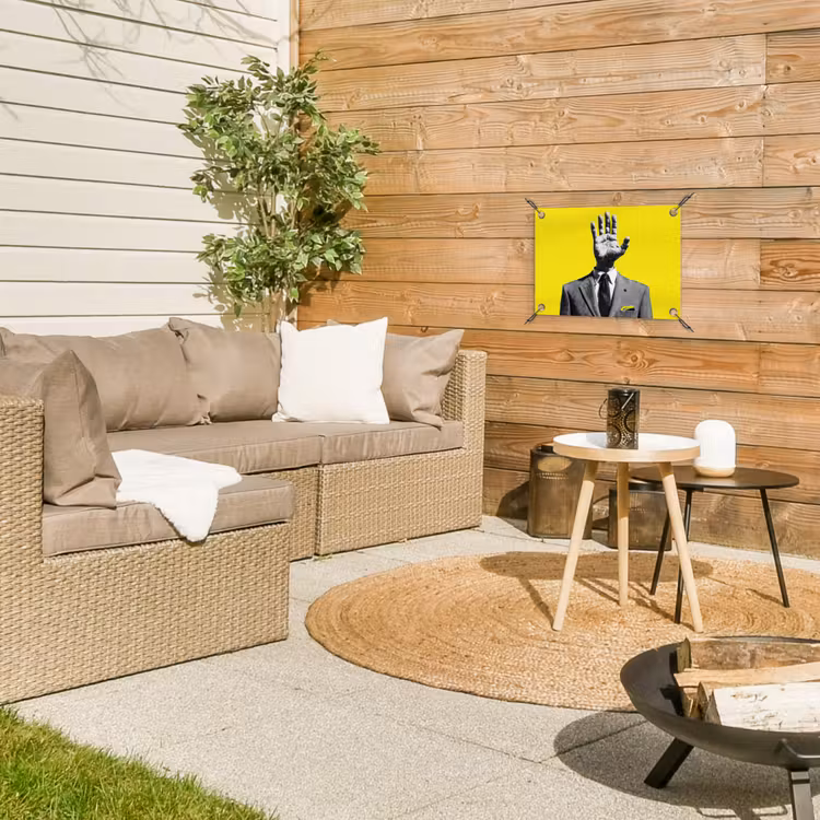 Pak - Hand - Geel tuinposter los doek klein -sfeer4