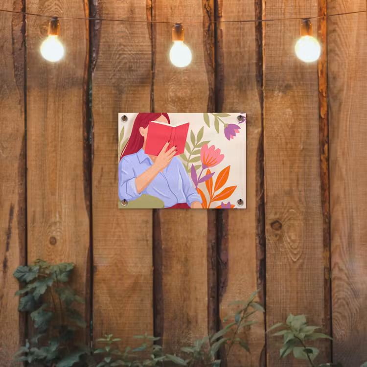 Vrouw - Lezen - Thuis - Modern - Bloemen tuinposter los doek klein -sfeer1