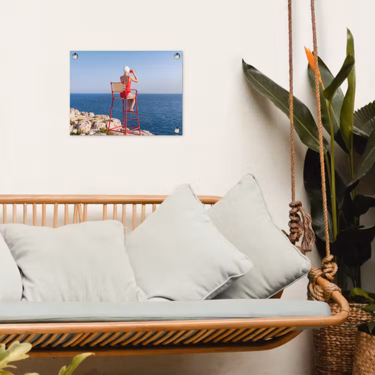 Vrouw - Zee - Kust - Verrekijker - Rood tuinposter los doek klein -sfeer7